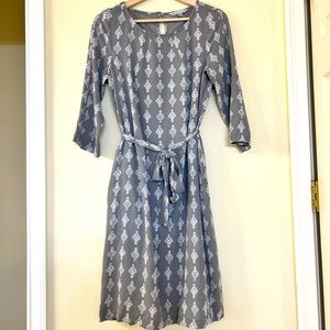 Grey dress size small with belt. Super cute! Good condition.